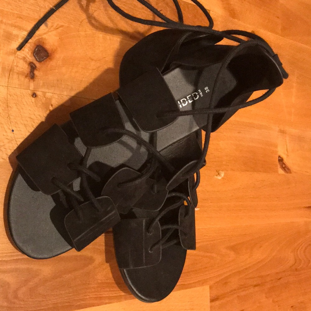 Divided by H & M laces sandals